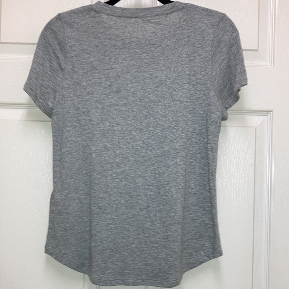 🎉10 For $10🎉New Banana Republic Gray “Created Equal” T-Shirt Size XS - Picture 3 of 6